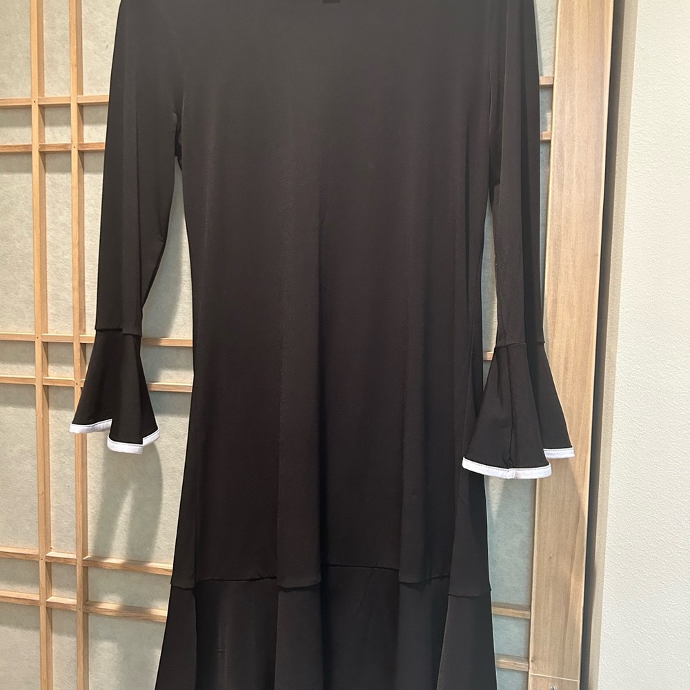 long sleeved dress with white trim.Bell cuffs.Flair hem. Flattering cut